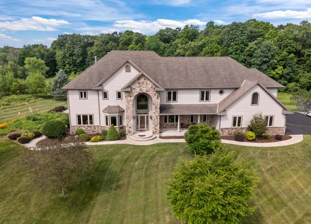 Property at 5005 Pleasant Hill Rd, Richfield, WI 53076, 5 beds, 4.5 baths