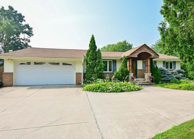 Property at 8211 W Evergreen Rd, Mequon, WI 53097, 2 beds, 2 baths