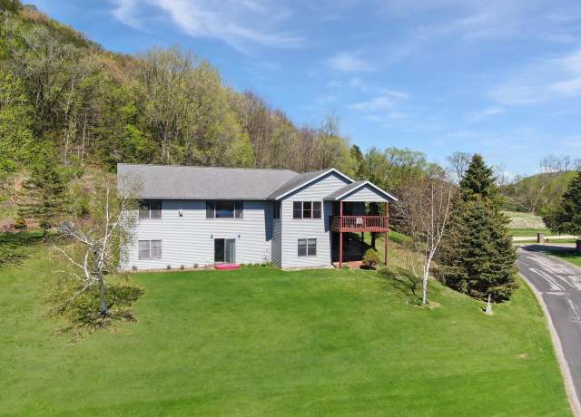 Property at 302 Hickory Rd, Genoa, WI 54632, 4 beds, 2.5 baths