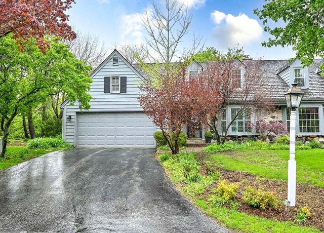 Property at 10315 N Westport Cir, Mequon, WI 53092, 3 beds, 2.5 baths