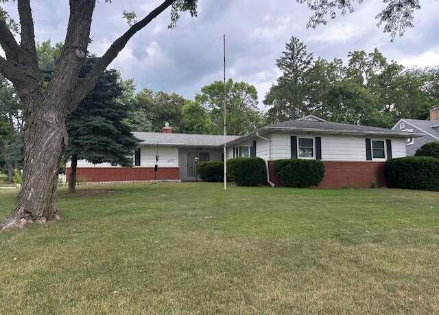 Property at 1120 Van Buren St, Fort Atkinson, WI 53538, 3 beds, 2.5 baths