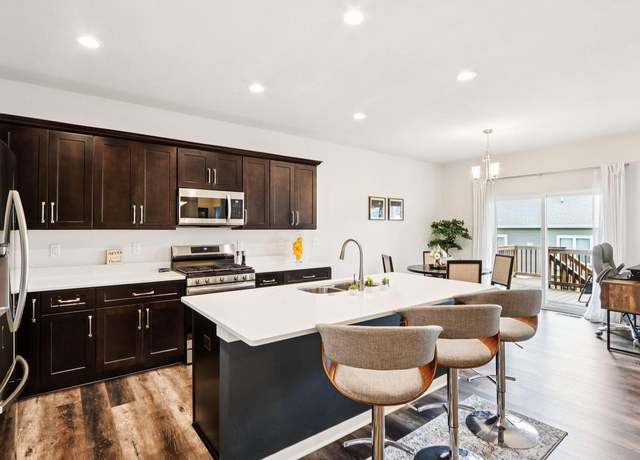 Property at 7917 W Park Circle Way North Way, Franklin, WI 53132, 2 beds, 2 baths