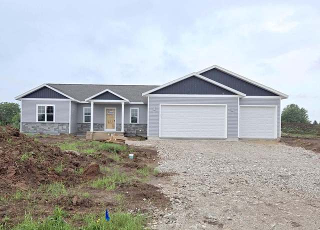 Property at 760 S Country Ln, Fond Du Lac, WI 54935, 3 beds, 2 baths