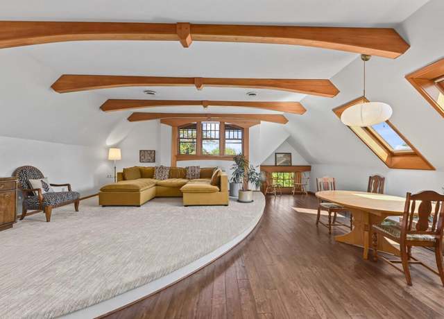 Property at 2719 E Park Pl, Milwaukee, WI 53211, 2 beds, 1.5 baths