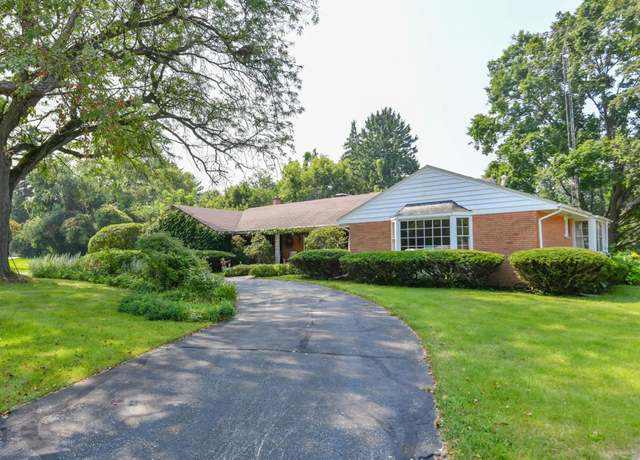Property at 610 Laurel Heights Dr, Delavan, WI 53115, 3 beds, 2 baths