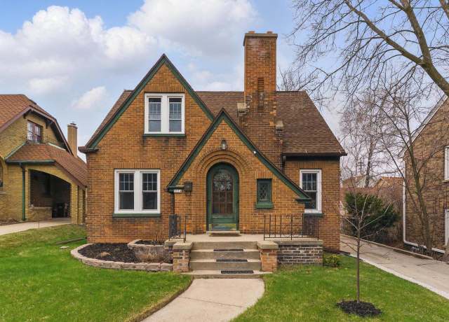 Property at 1514 S 9th St, Manitowoc, WI 54220, 3 beds, 1.5 baths