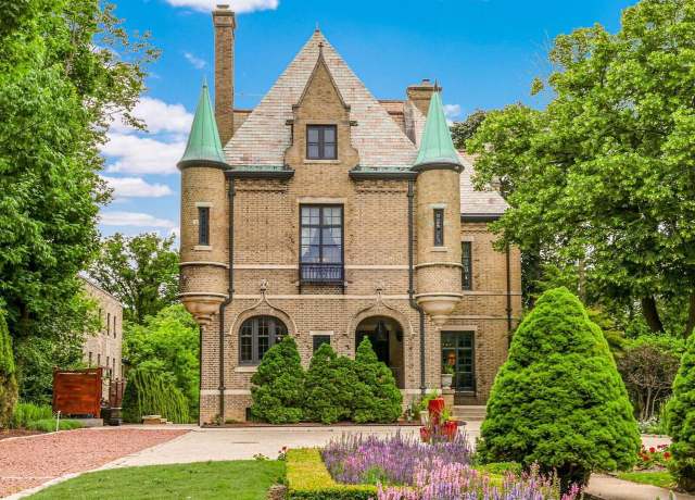 Property at 3266 N Lake Dr, Milwaukee, WI 53211, 7 beds, 4.5 baths