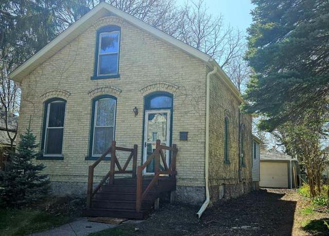 Property at 1516 Lincoln St, Racine, WI 53402, 3 beds, 1 bath