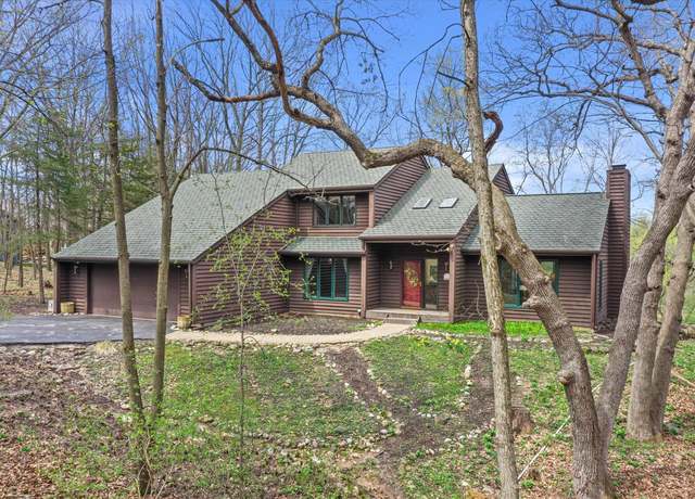 Property at N1W33808 Abitz Rd, Oconomowoc, WI 53066, 4 beds, 2.5 baths