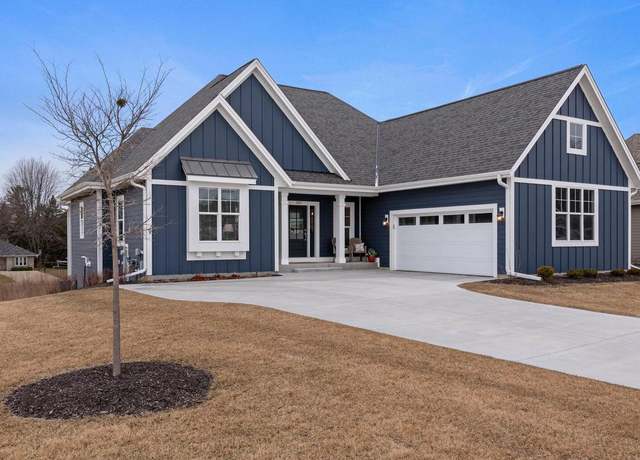 Property at 359 Sandy Cir, Pewaukee, WI 53072, 3 beds, 2 baths