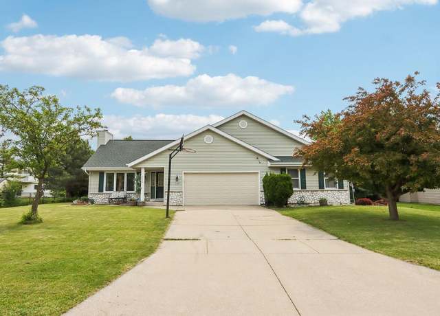 Property at 7170 S Countryside Dr, Franklin, WI 53132, 4 beds, 3 baths