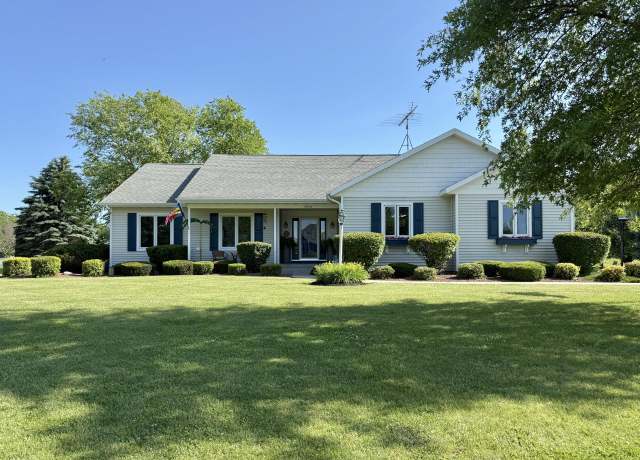 Property at 7975 Summit Dr, Delavan, WI 53115, 3 beds, 3.5 baths