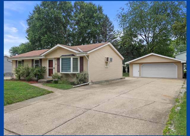 Property at 818 Villa Park Dr, West Bend, WI 53090, 3 beds, 1.5 baths