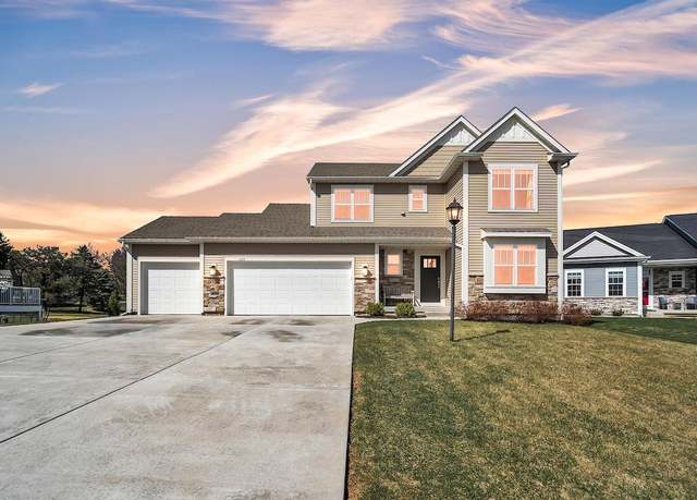 Property at 1090 Spruce Ct, Oconomowoc, WI 53066, 4 beds, 2.5 baths