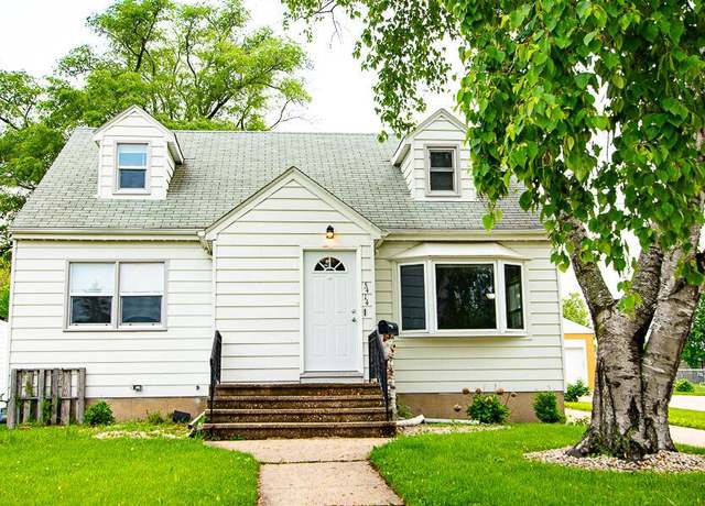Property at 5414 47th Ave, Kenosha, WI 53144, 4 beds, 2.5 baths