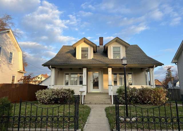 Property at 1335 West Blvd, Racine, WI 53405, 3 beds, 2.5 baths