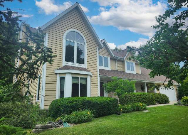 Property at 4562 W Martinton Ct, Franklin, WI 53132, 4 beds, 2.5 baths