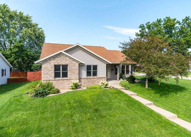 Property at 102 Dell Ave, La Crescent, MN 55947, 4 beds, 3.5 baths