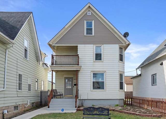 Property at 2921 W Hayes Ave, Milwaukee, WI 53215, 3 beds, 1.5 baths