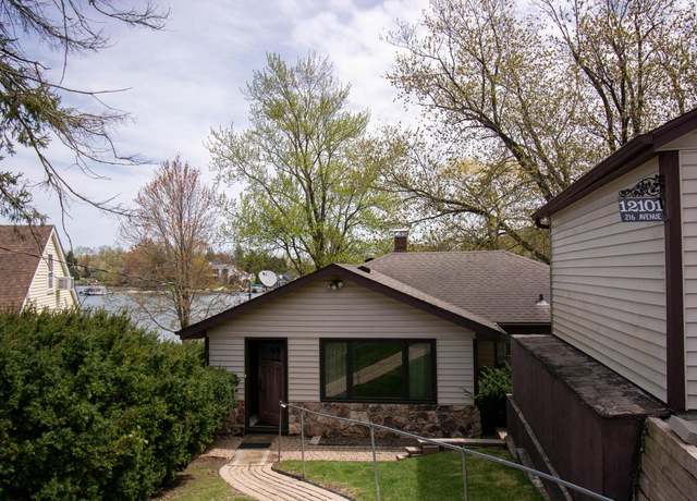 Property at 12101 216th Ave, Bristol, WI 53104, 3 beds, 2 baths