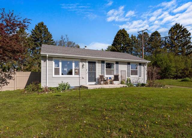 Property at 725 S Spring St, Port Washington, WI 53074, 3 beds, 1.5 baths