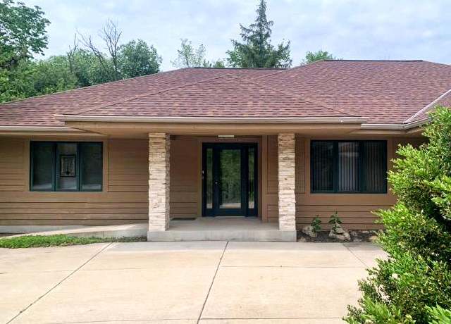 Property at 3381 S Highpointe Dr, New Berlin, WI 53151, 3 beds, 3 baths
