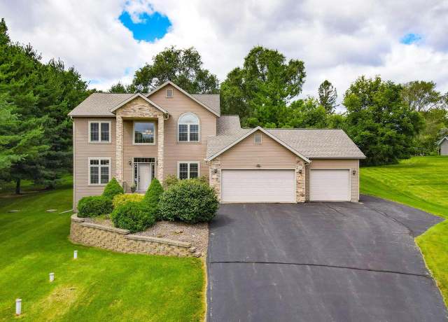 Property at N1609 Pleasant Rd, Fort Atkinson, WI 53538, 4 beds, 3.5 baths