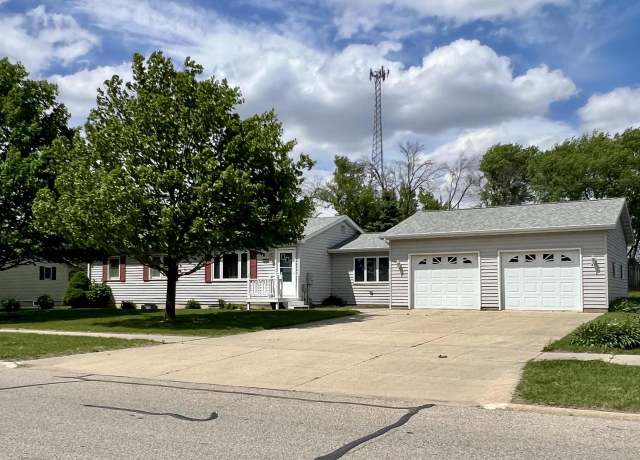 Property at 314 Milwaukee St, New Hampton, IA 50659, 3 beds, 1.5 baths
