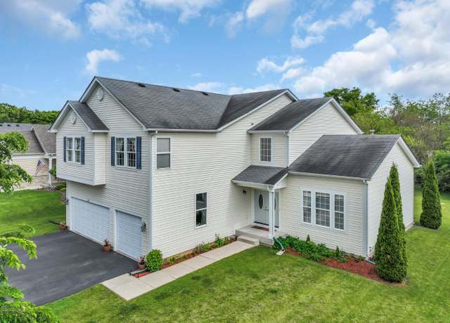 Property at 220 Highland Way, Lake Geneva, WI 53147, 5 beds, 3 baths