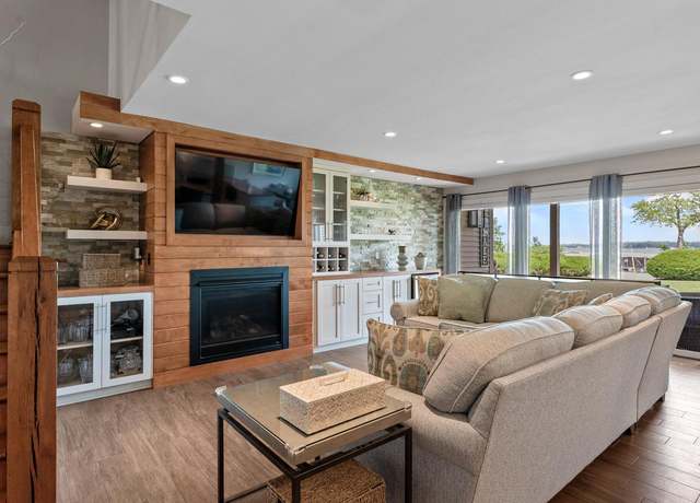 Property at 1722 Milwaukee St, Delafield, WI 53018, 3 beds, 3.5 baths