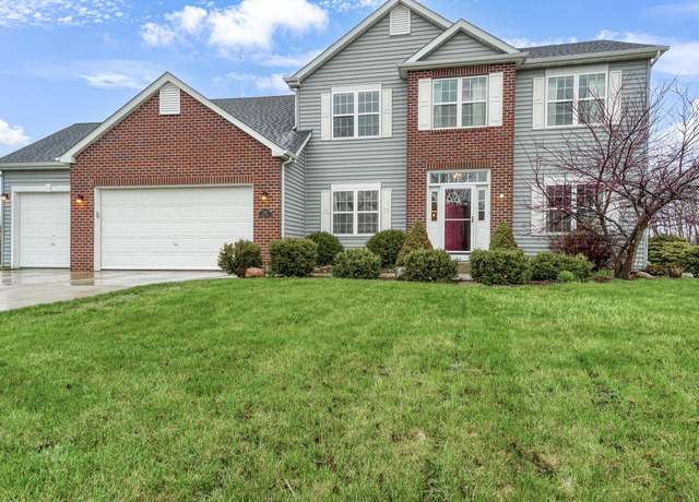Property at 504 Acacia Dr, Grafton, WI 53024, 4 beds, 3 baths