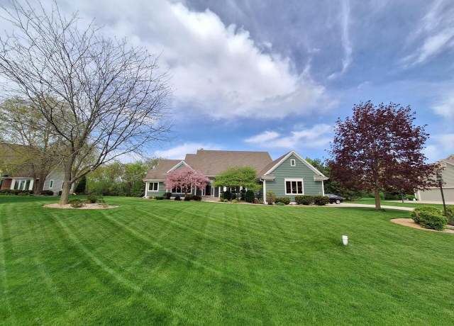 Property at W289N3677 Huntsman Ct, Pewaukee, WI 53072, 3 beds, 2.5 baths