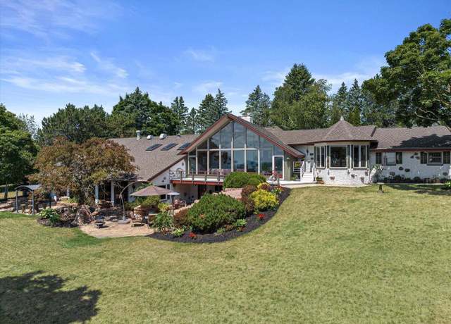 Property at W215N5353 Ada Ct, Menomonee Falls, WI 53051, 4 beds, 4 baths