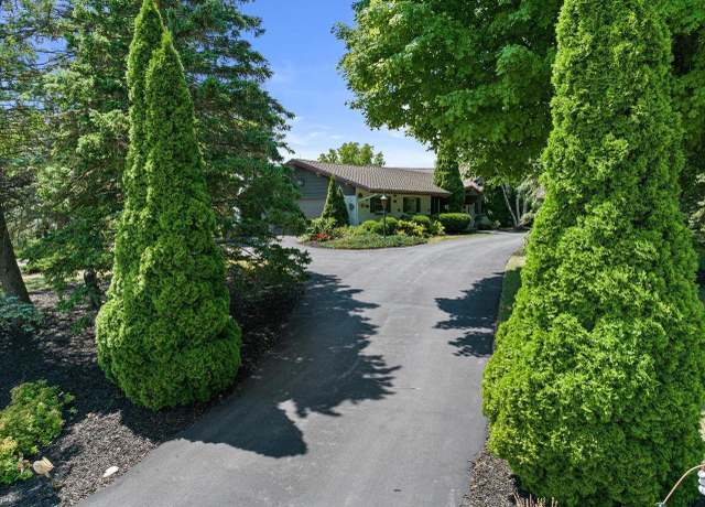 Property at W215N5353 Ada Ct, Menomonee Falls, WI 53051, 3 beds, 4 baths