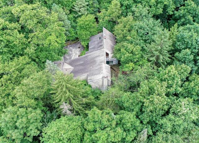 Property at 667 Patrick Dr, Hartford, WI 53027, 4 beds, 3 baths