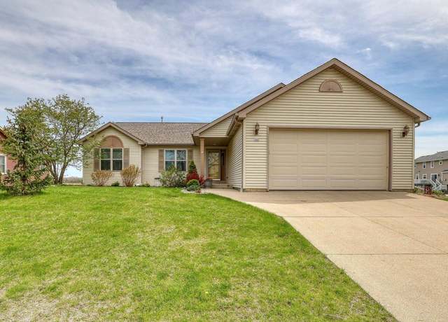 Property at 747 Dakota Dr, Hartford, WI 53027, 4 beds, 3 baths