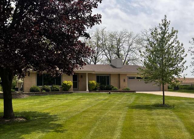 Property at W243S10280 Meadow Cir, Big Bend, WI 53103, 3 beds, 1.5 baths