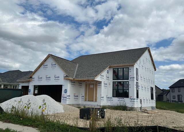 Property at 3817 White Oak Way, Waukesha, WI 53188, 3 beds, 2.5 baths