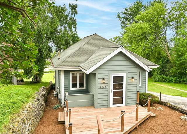 Property at 456 W Wisconsin Ave, Pewaukee, WI 53072, 3 beds, 2 baths