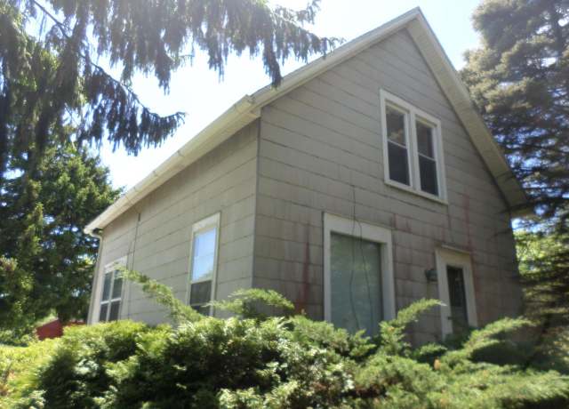 Property at 1909 91 St, Pleasant Prairie, WI 53158, 3 beds, 1 bath