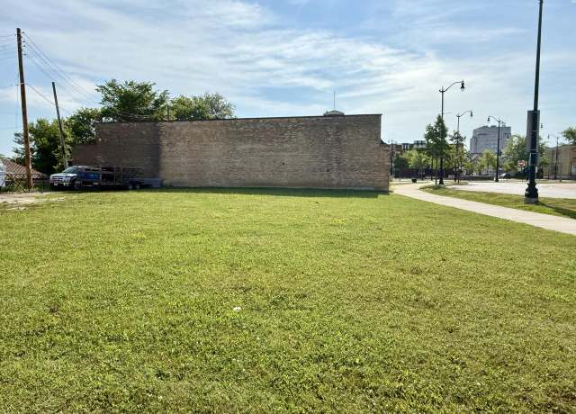 Property at 716 Sixth St, Racine, WI 53403