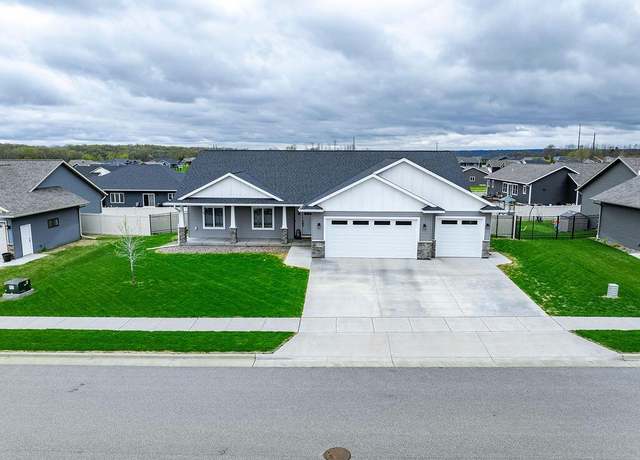 Property at 638 Silver Dr, Holmen, WI 54636, 3 beds, 2 baths