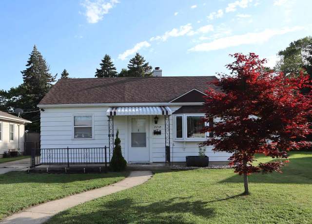 Property at 2218 Jerome Blvd, Racine, WI 53403, 2 beds, 1.5 baths