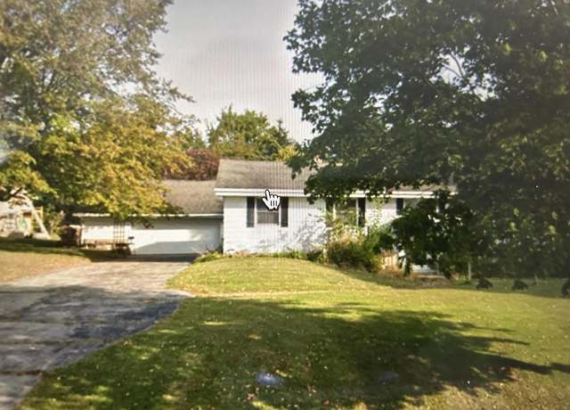 Property at 4738 Cedarview Dr, West Bend, WI 53095, 3 beds, 2 baths