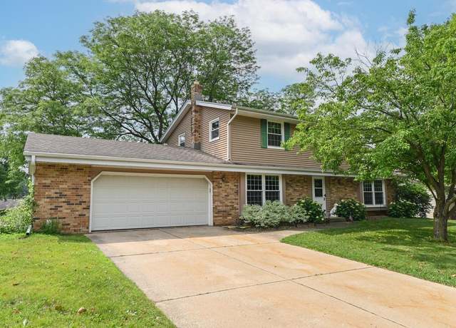 Property at 703 Cheyenne Dr, Waukesha, WI 53188, 3 beds, 3 baths