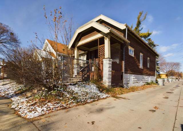 Property at 4418 W Meinecke Ave, Milwaukee, WI 53210, 5 beds, 1 bath
