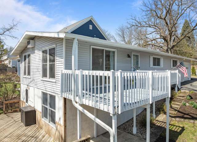 Property at 1540 W Main St, Lake Geneva, WI 53147, 3 beds, 2.5 baths