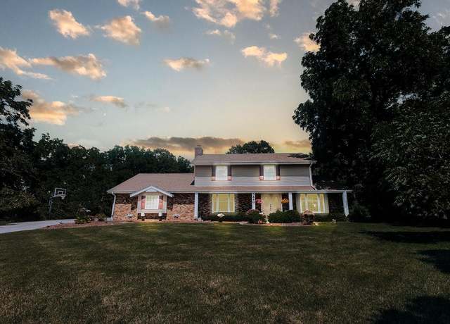 Property at 5540 S Oxford Dr, New Berlin, WI 53146, 4 beds, 2 baths