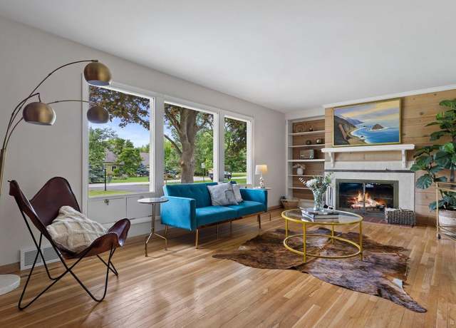 Property at 9122 N Lake Dr, Bayside, WI 53217, 4 beds, 1.5 baths
