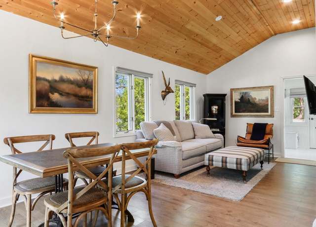 Property at 44 Oakwood St, Williams Bay, WI 53191, 2 beds, 1.5 baths